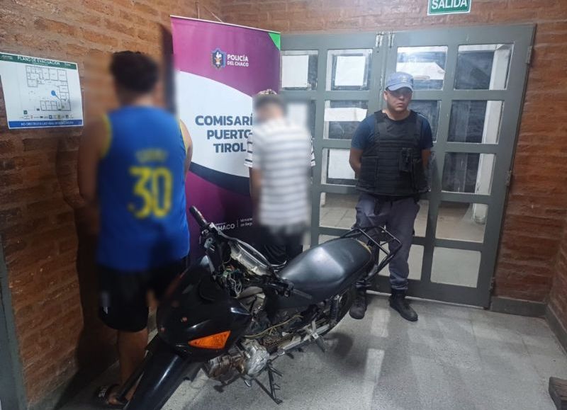 Puerto Tirol: secuestran motocicleta por maniobras peligrosas y detienen a un hombre con pedido de captura