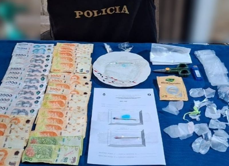 Secuestraron drogas, dinero en efectivo y armas en Villa Ángela