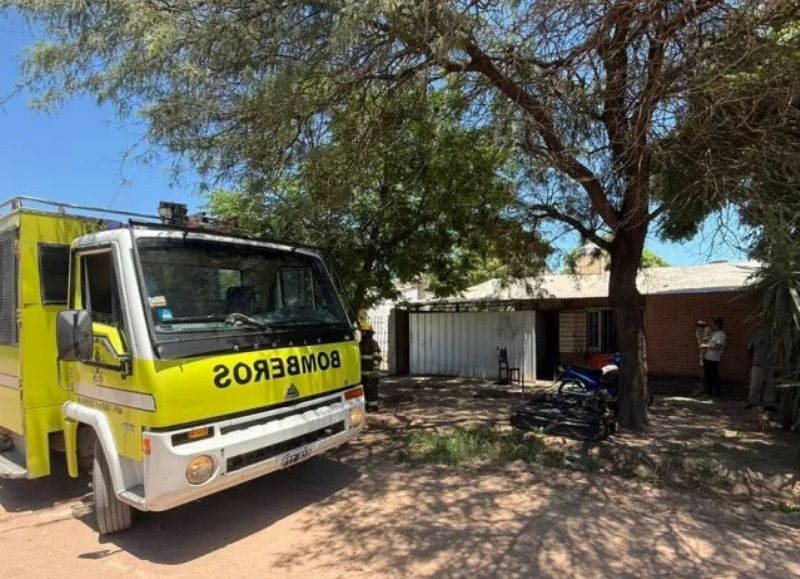 Una casa se incendió en Sáenz Peña y se registraron importantes daños materiales