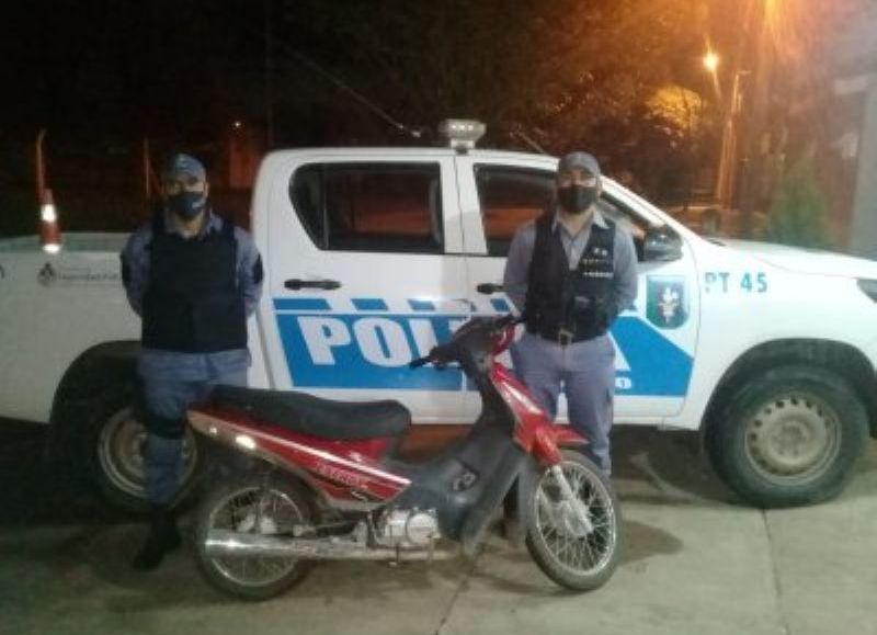 Sáenz Peña: tras recorridas, efectivos hallaron una moto escondida en el monte
