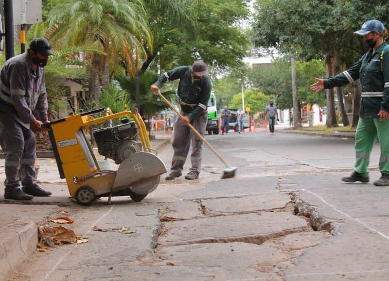 Resistencia: siguen reparando los baches en el corredor prioritario del transporte de pasajeros
