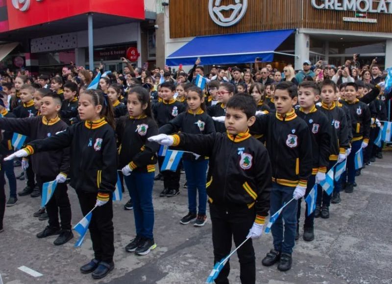 Sáenz Peña: más de 1800 alumnos prometieron lealtad a la Bandera Argentina