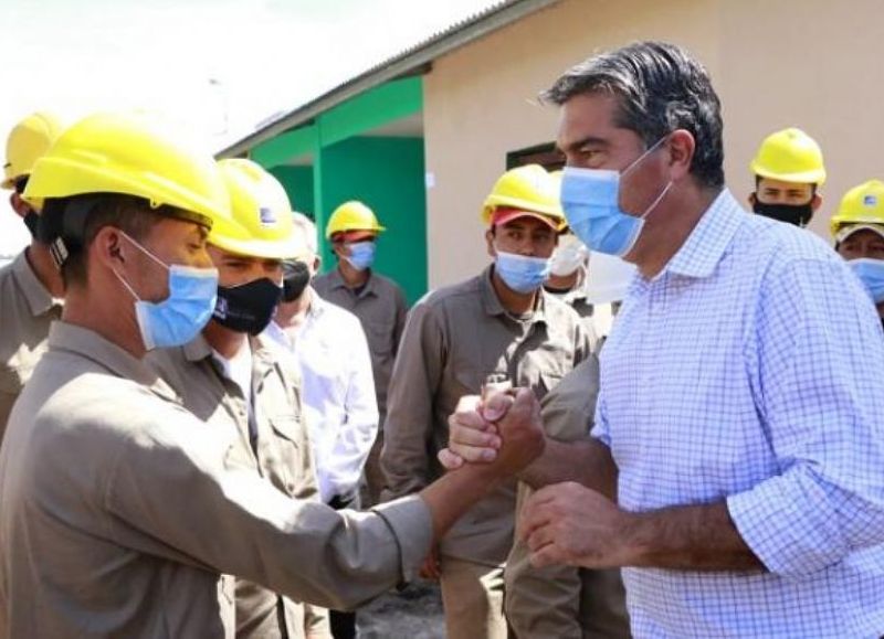 Capitanich recorrió la construcción de viviendas en Cote Lai