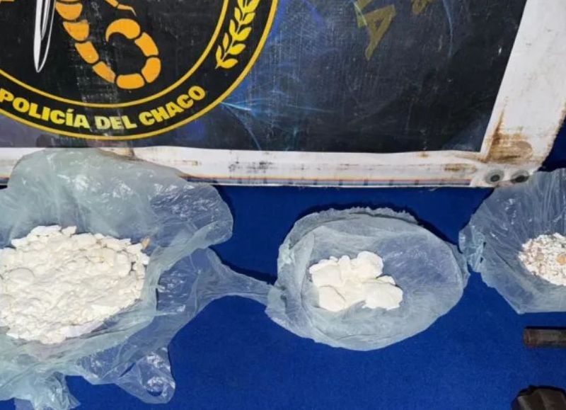 Detienen a dos personas y secuestran casi 100 gramos de cocaína y un arma en Castelli