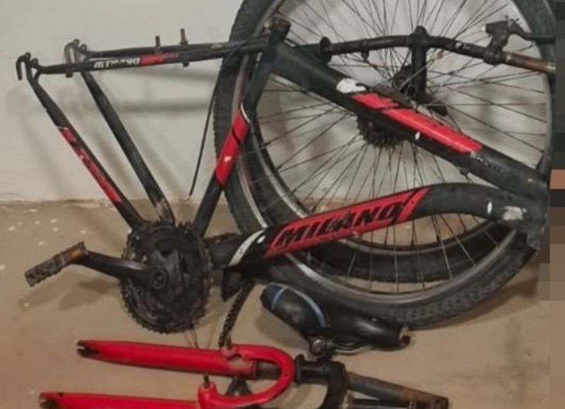 Robaron una bicicleta y la hallaron desarmada en un baldío de Sáenz Peña
