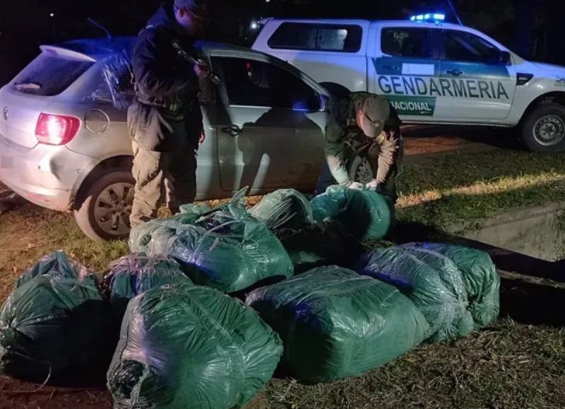 Condenaron a un gendarme y dos cómplices por transportar más de 240 kilos de marihuana en la provincia