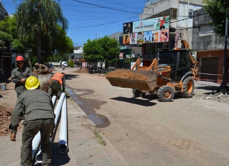 Última etapa de la obra de reposición de cañería cloacal en el microcentro de Resistencia
