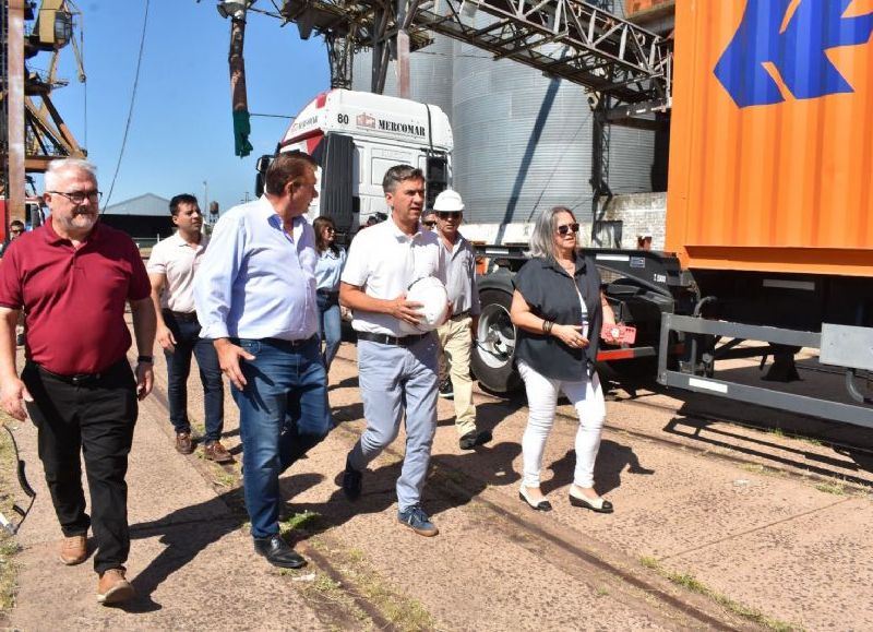 La provincia exportó una carga de aceite de girasol a España desde el Puerto de Barranqueras