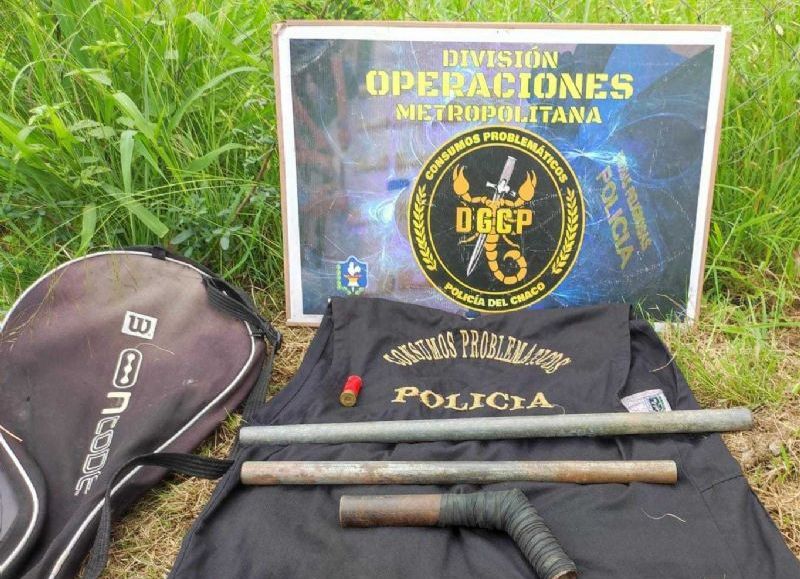 Barranqueras: detuvieron a una persona que guardaba un machete y una "tumbera" en su mochila
