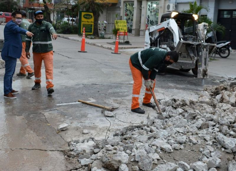 Resistencia sigue con el programa de bacheo en calles del microcentro y barrios