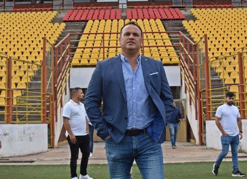 Tras la derrota, Leonardo Fernández dejó de ser técnico de Sarmiento