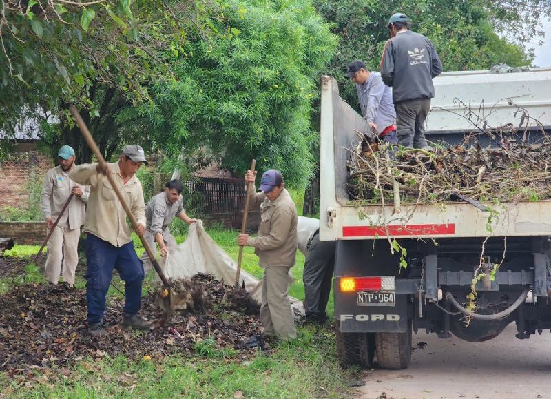 Colonia Elisa refuerza operativos de limpieza para prevenir anegamientos y mejorar los espacios públicos