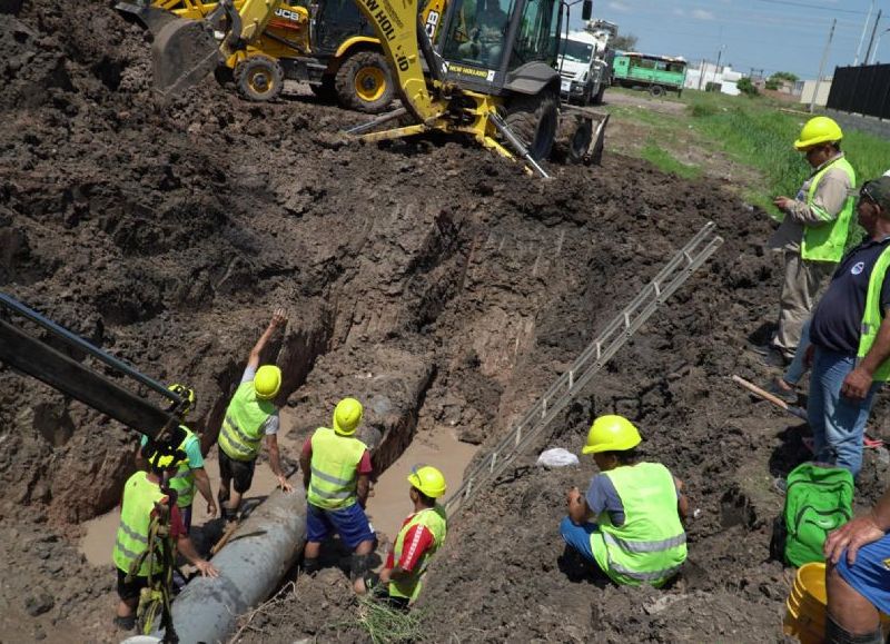 Sameep reparó cañería de impulsión de agua potable en la zona Sur y el servicio se restablece paulatinamente