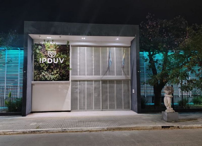 El IPDUV se ilumina de azul para concientizar sobre el autismo