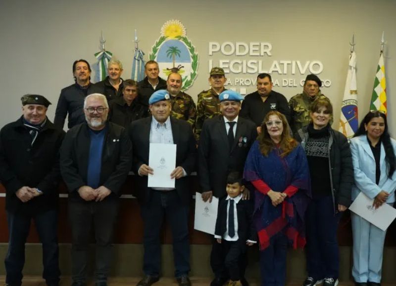 La Legislatura homenajeó a veteranos chaqueños de las Misiones de Paz del Ejército Argentino