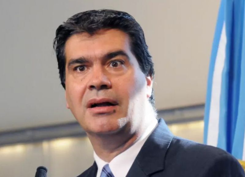 VIDEO | Jorge Capitanich besó a un maniquí pensando que era una persona