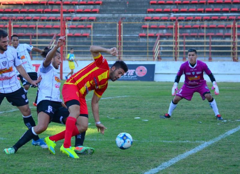 Sarmiento y For Ever ya palpitan el primero de los tres clásicos
