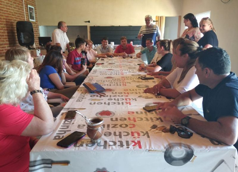 Zdero se reunió con dirigentes radicales para analizar la situación partidaria