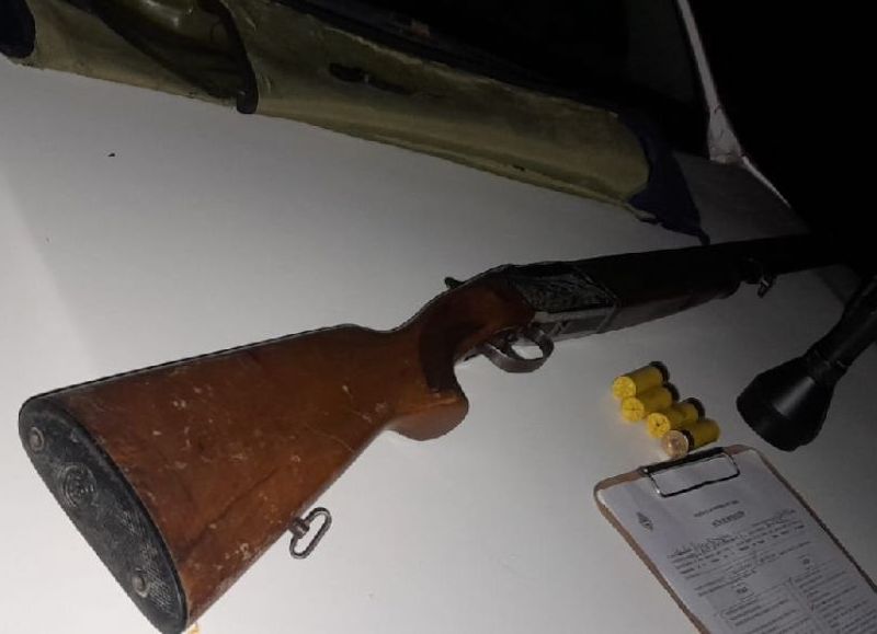 Puerto Vilelas: sorprendieron a dos cazadores furtivos y les secuestraron una escopeta