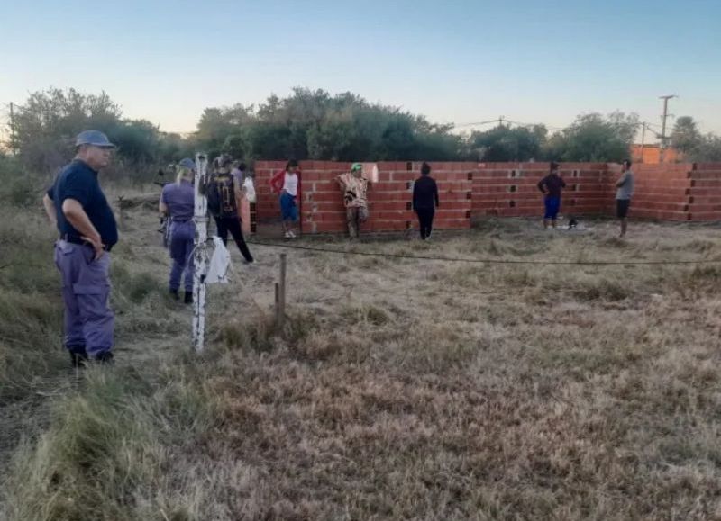 La Policía evitó que cerca de 30 personas usurpen un predio en Resistencia