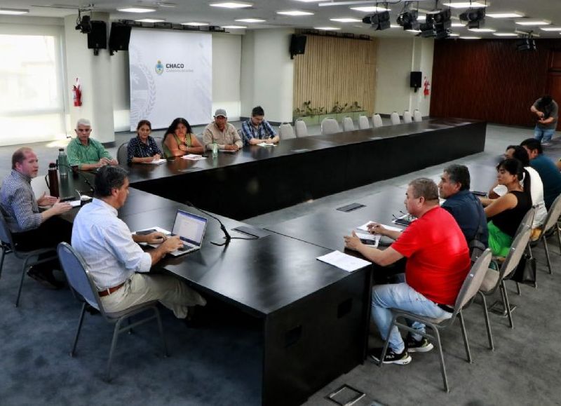 El gobernador y el directorio del Idach acordaron agenda: trabajo, producción, viviendas