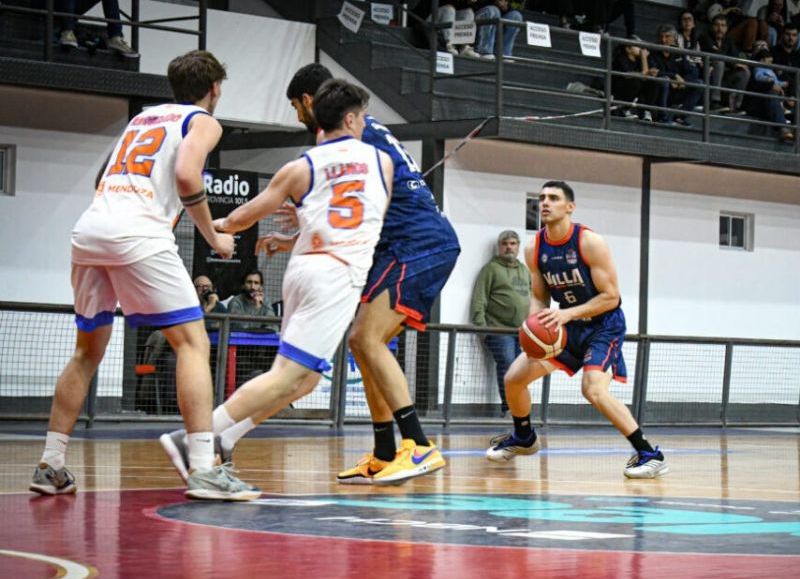 Villa San Martín lo supo cerrar en casa y sacó adelante un juego difícil