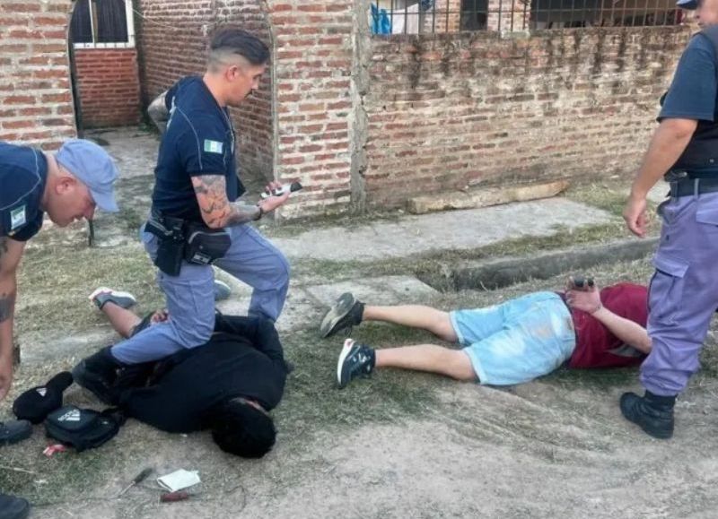 Un hombre persiguió a los ladrones que robaron su motocicleta y la recuperó