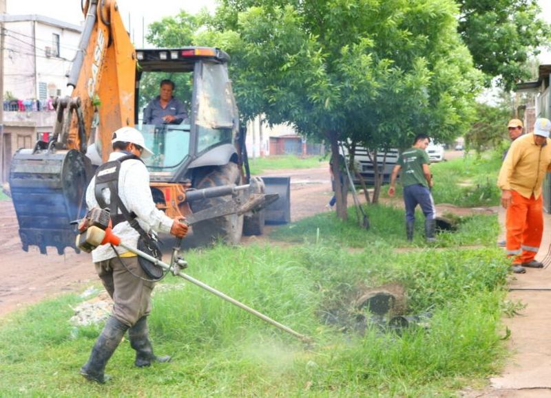 La Municipalidad de Resistencia desplegó un operativo de limpieza en el barrio San Valentín