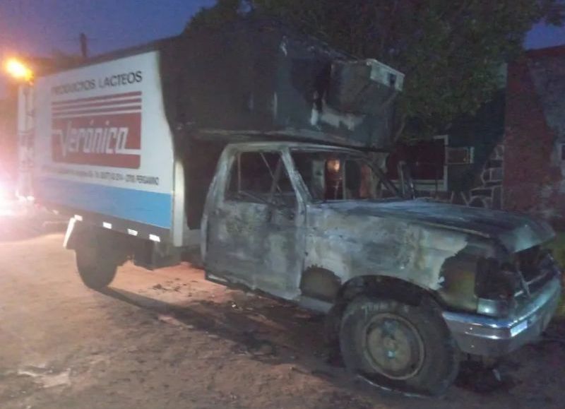 Detienen a un hombre que habría prendido fuego un camión en Villa Ángela