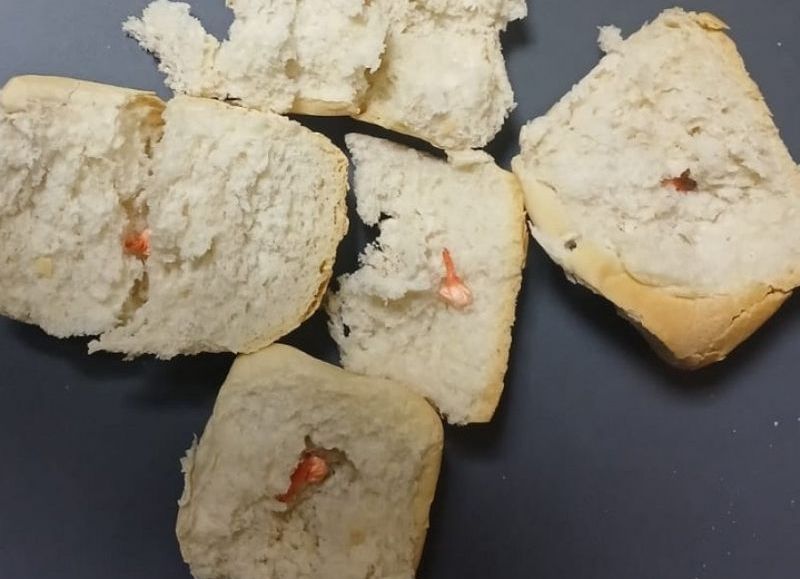 Una mujer quiso pasarle cocaína en un pan a un detenido en una comisaría de Sáenz Peña