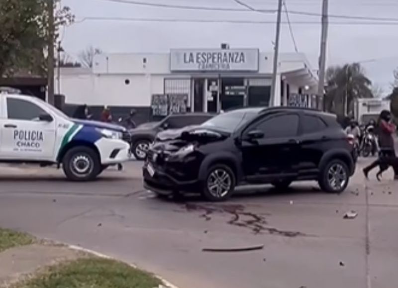 Fuerte accidente y vuelco en Resistencia, terminó sin heridos