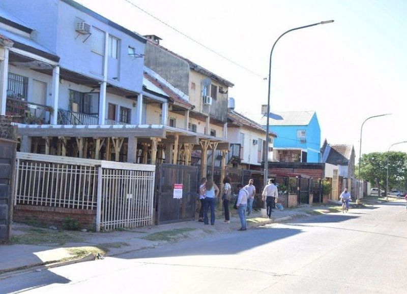 Nueva obra ilegal paralizada sobre un espacio público en el barrio San Cayetano