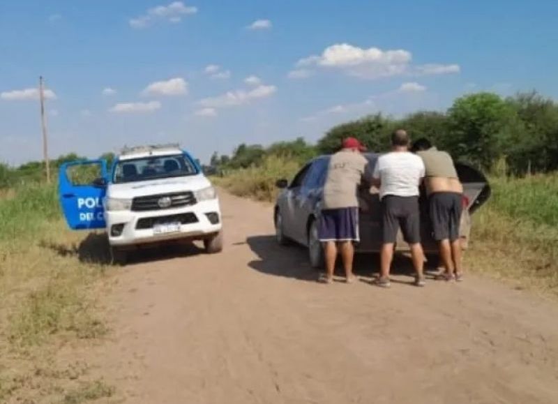 Detuvieron a tres hombres tras hallar carne faenada en un auto en la zona rural de Sáenz Peña