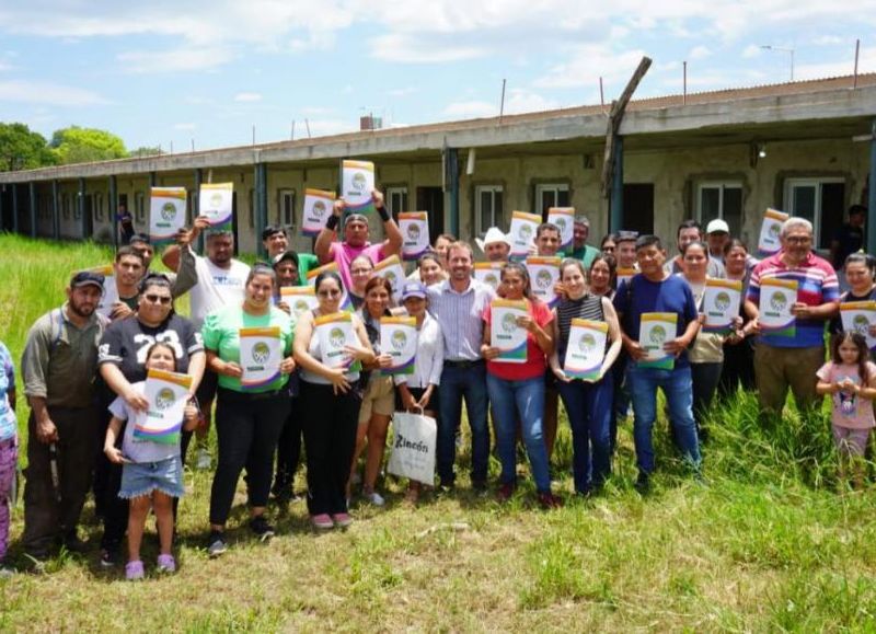 Denuncian que el intendente de Margarita Belén entregó viviendas ilegalmente