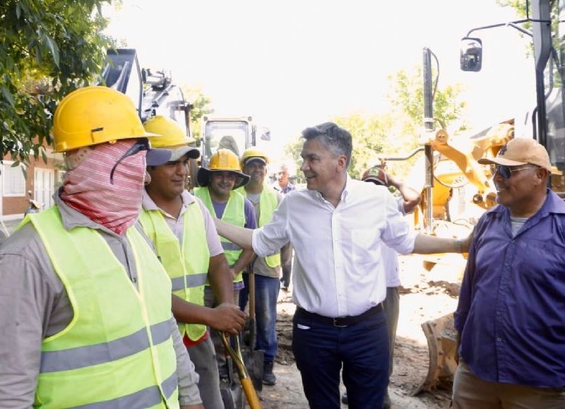 El gobernador Zdero anunció pavimentación de calles en Villa San Martín de Resistencia