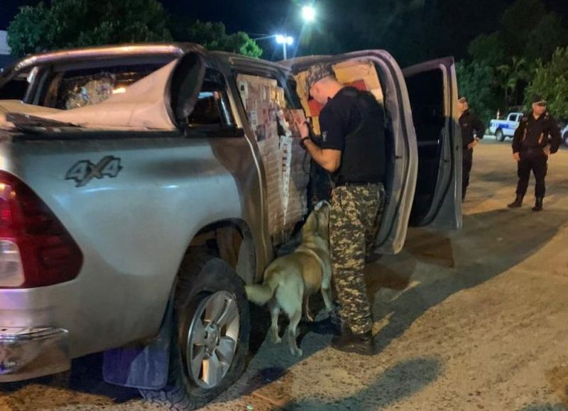 Una camioneta evadió un control y provocó una persecución cuando llevaba cigarrillos ilegales