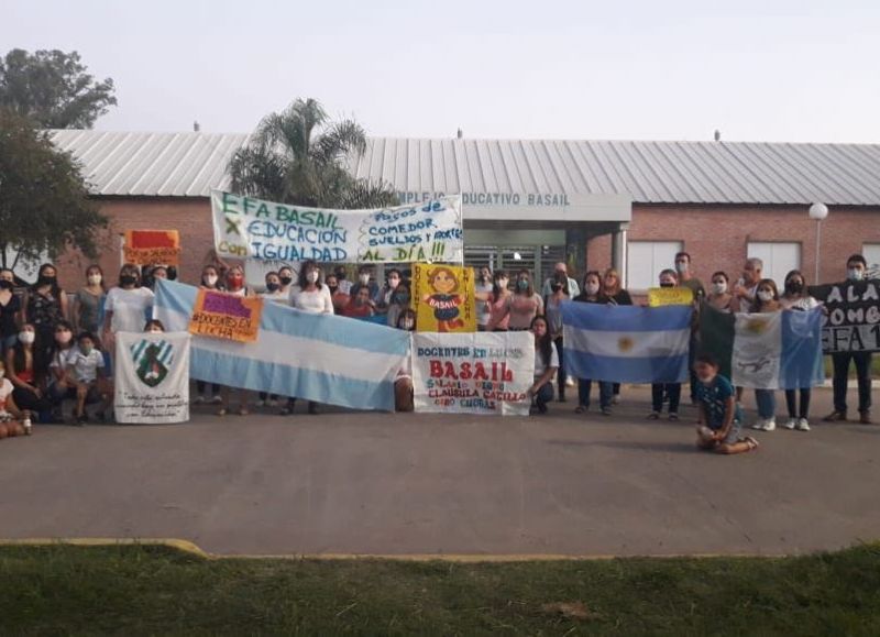 Docentes de Basail se movilizaron por un salario digno